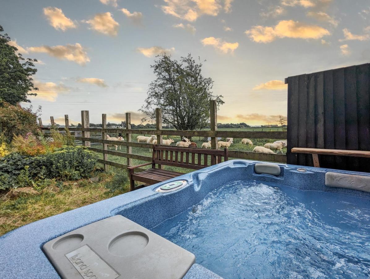 The Gilpin Farmhouse, Lake District Getaway Levens エクステリア 写真