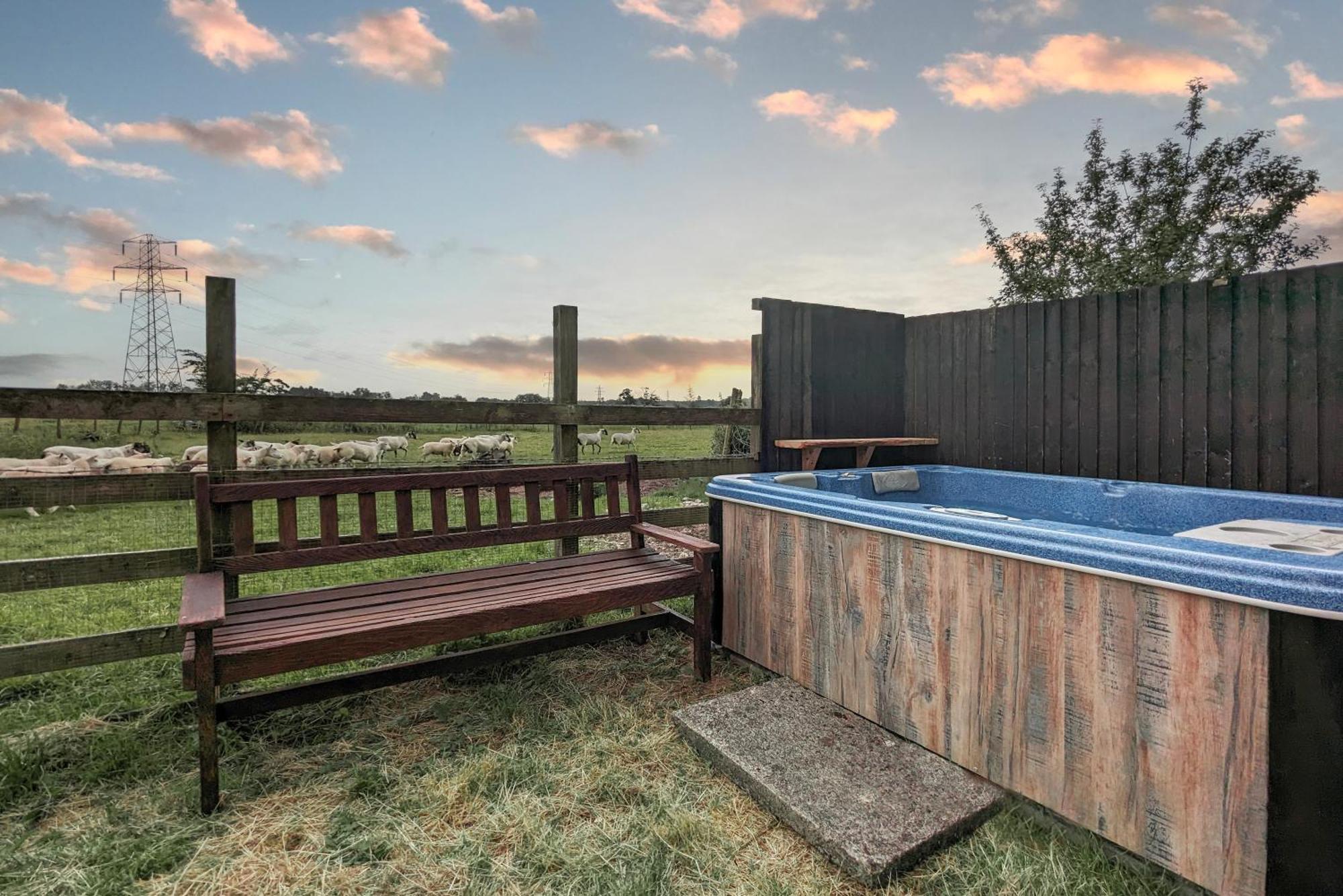 The Gilpin Farmhouse, Lake District Getaway Levens エクステリア 写真