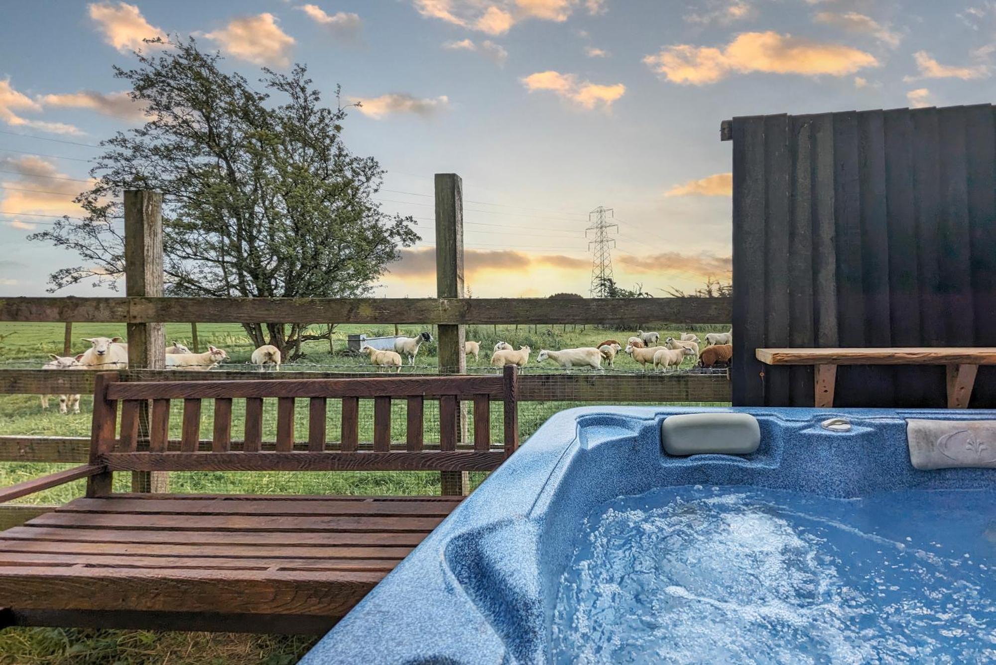 The Gilpin Farmhouse, Lake District Getaway Levens エクステリア 写真